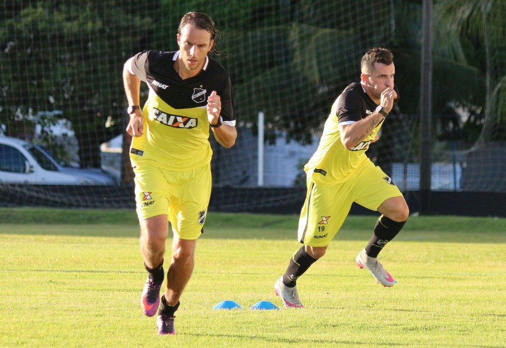 Meia Zotti ressalta entrosamento do ABC como ponto positivo para facilitar adaptação ao clube (Foto: Andrei Torres/ABC)