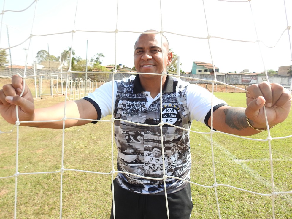 Walter, do Goinia, conversa com a reportagem do ge  Foto: Diego Ribeiro