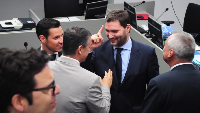 Advogados travam Gre-Nal no plenário e prometem recorrer em caso William