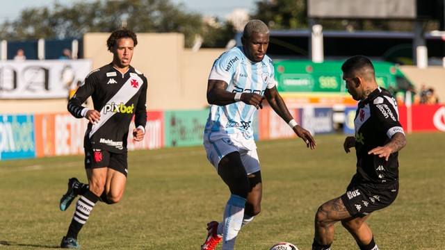 Figueiredo e Yuri em Londrina x Vasco