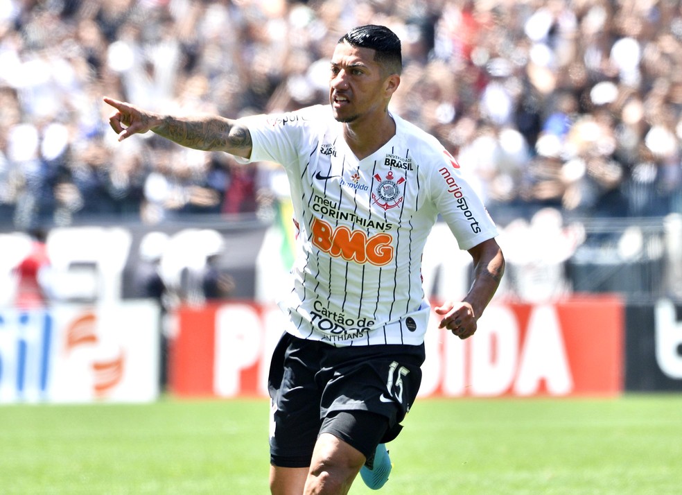 Ralf em ação pelo Corinthians  — Foto: Marcos Ribolli