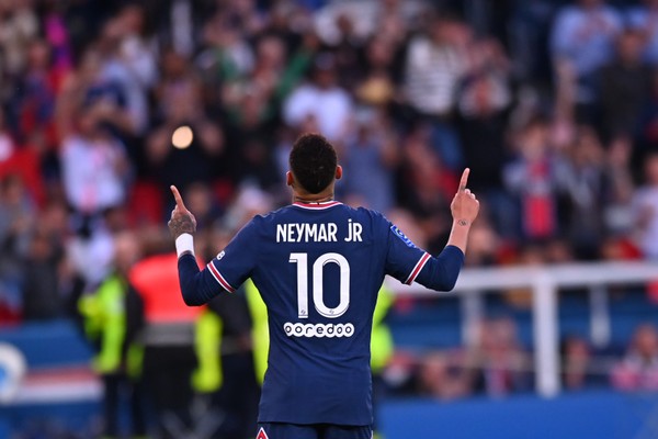 Neymar, no último jogo do Paris Saint-Germain (Foto: Reprodução/Twitter)