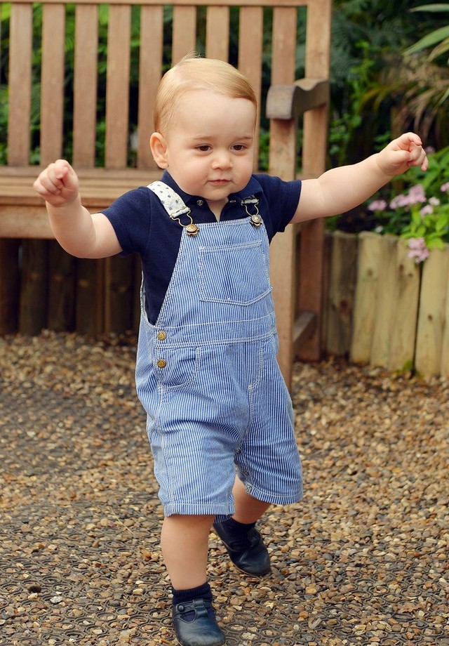Príncipe George com 1 ano (Foto: Reprodução/Instagram @dukeandduchessofcambridge / Palácio de Kensington)