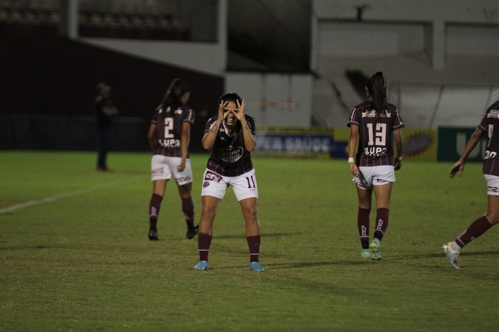 Paraguaia Fany Gauto celebra seu gol pela Ferroviária diante do Inter — Foto: Jonatan Dutra/Ferroviária SA