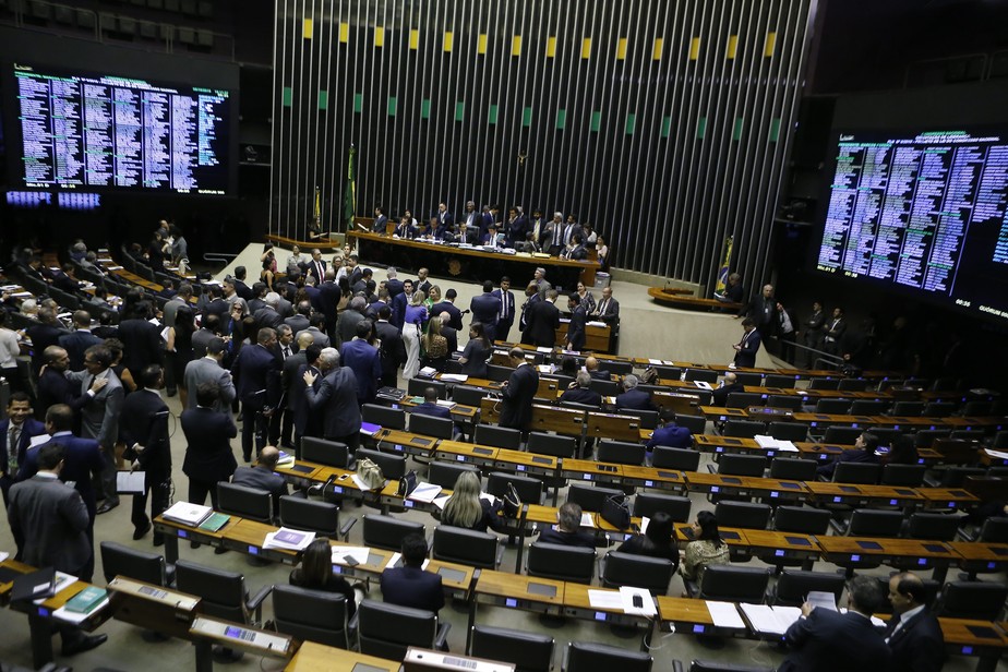 Plenário da Câmara dos Deputados durante sessão: projeção do Instituto Ideia para 2022 é de menor renovação desde 1990