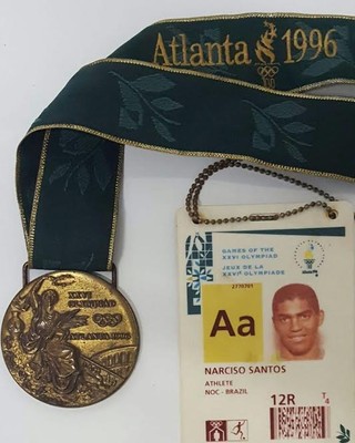 Medalha e credencialjogo que paga na horaNarciso, algumas lembrançasjogo que paga na hora1996 (Foto: Divulgação)