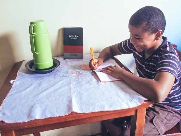 Alan Moreira, 9 anos, escreveu carta pedindo alimentos em São Carlos (Foto: Thayná Cunha/ G1)