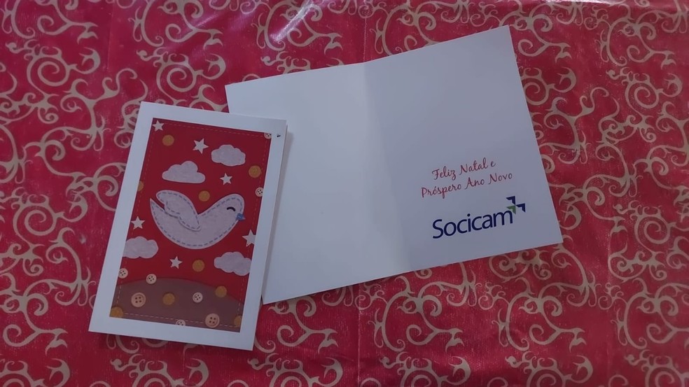 Terminais urbanos de ônibus de Fortaleza realizam ação que possibilita aos usuários o envio gratuito de cartões natalinos. — Foto: Larissa Wenya/ SVM