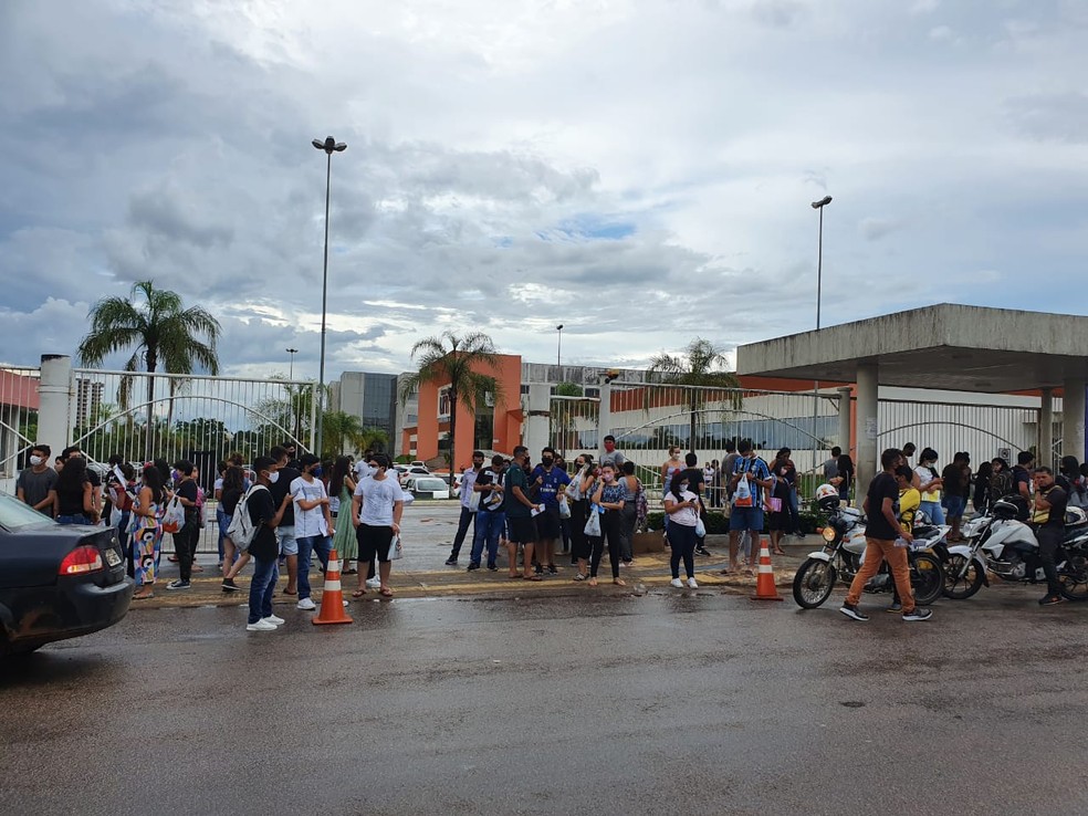 Saída das provas foi com aglomeração em Rio Branco  — Foto: Iryá Rodrigues/G1