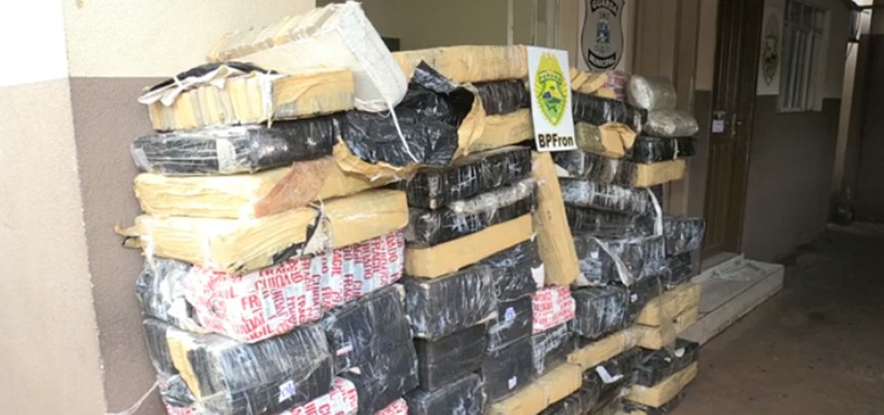 Duas mulheres são presas com 1,2 tonelada de maconha em Foz do Iguaçu, diz polícia — Foto: Reprodução/RPC