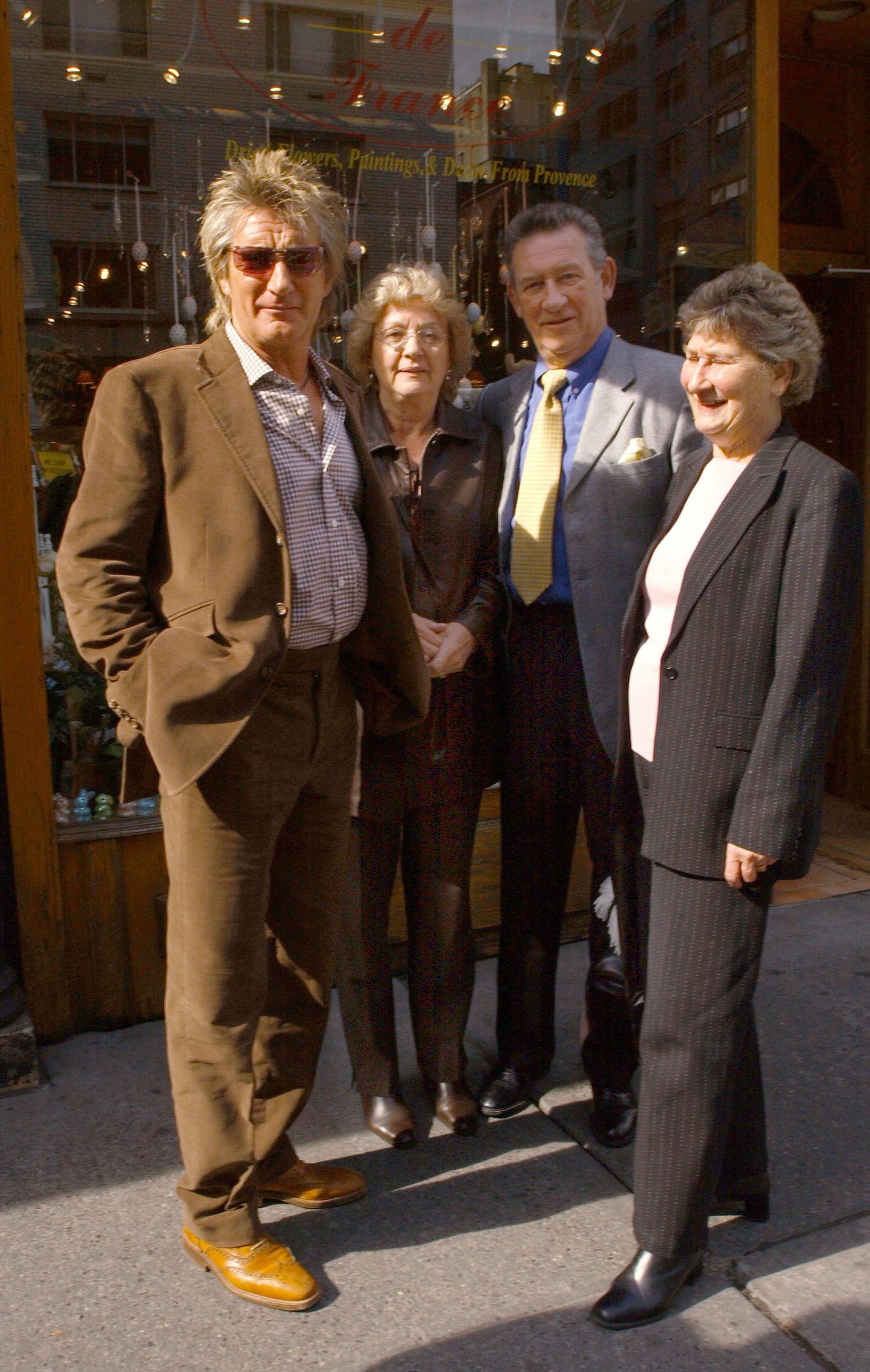  Rod Stewart com o irmão, Don, a mulher dele, Pat e a irmã dos dois, Mary (Foto: Getty Images)