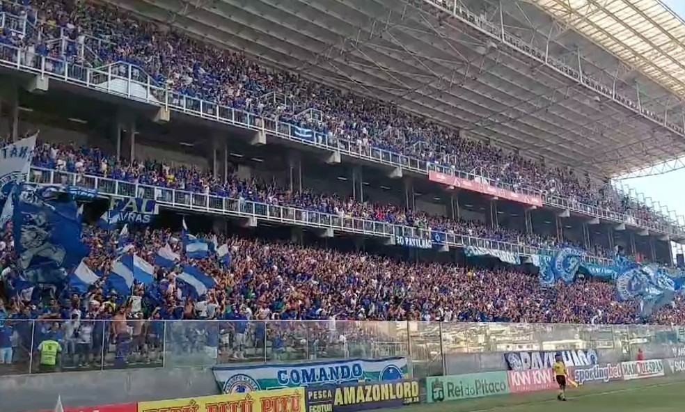 Grêmio aciona STJD após cantos homofóbicos da torcida cruzeirense em direção aos gremistas