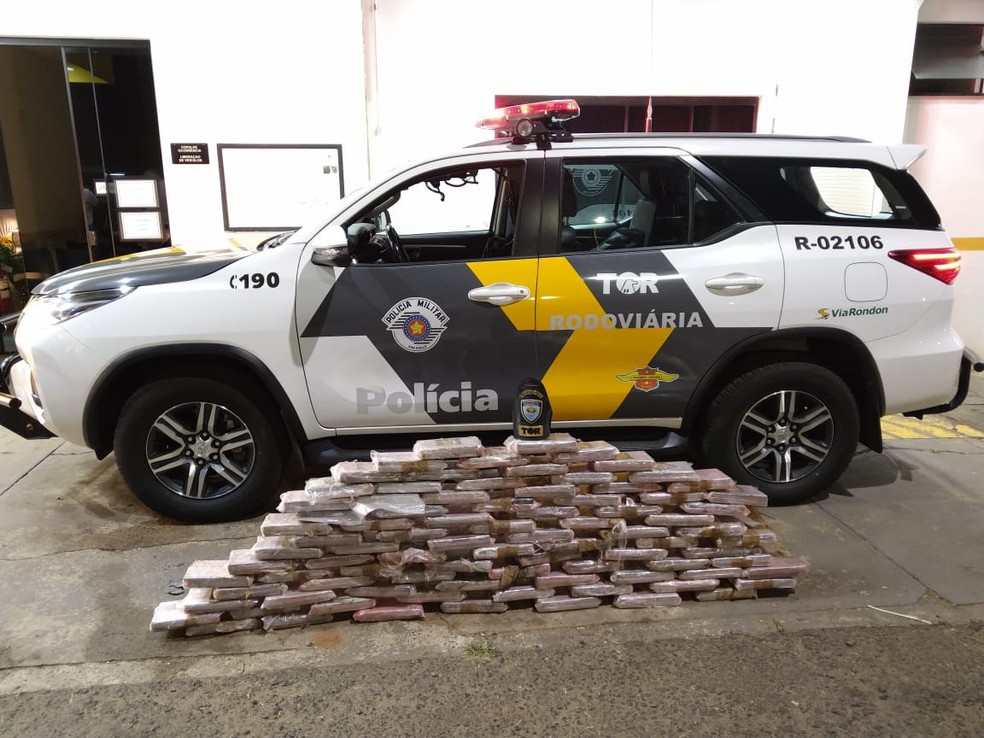 Mais de 80 kg de cocaína estava em carro abordado na base da PR em Bauru — Foto: Polícia Rodoviária/Divulgação