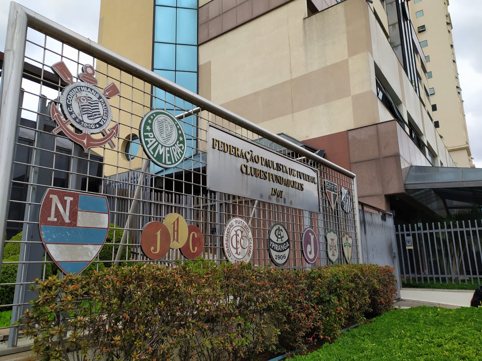 FPF espera determinação do governo estadual para definir volta do Paulistão