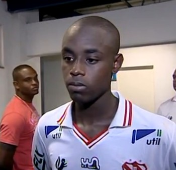 OFF - Atleta do Bangu acusa jogador do Macaé de injúria racial; rival explica