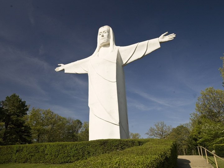 Cristo dos Ozarks, em Arkansas, EUA (Foto: Reprodução/Twitter)