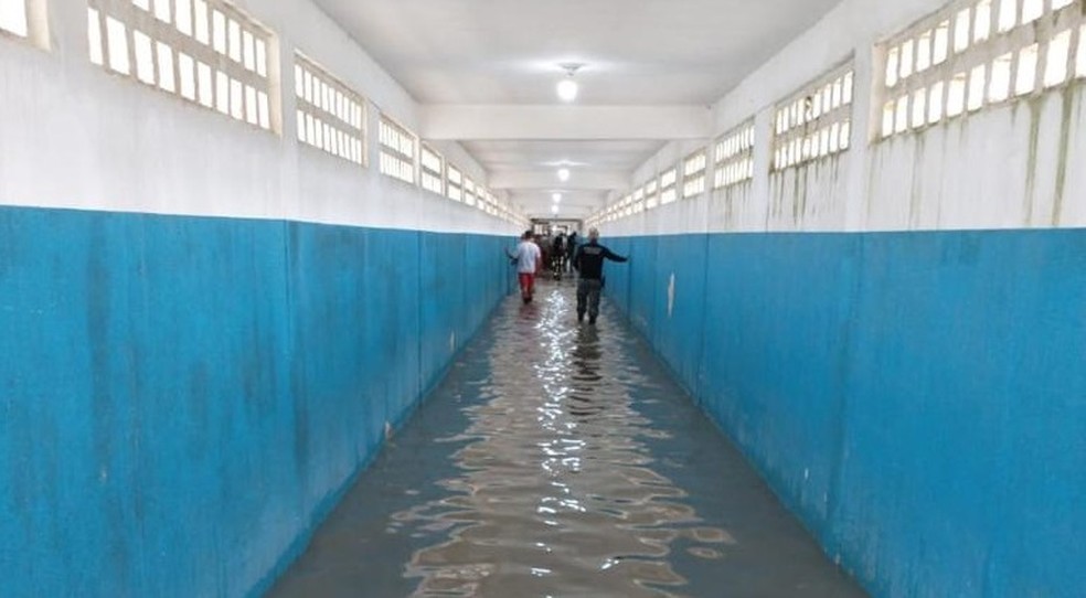 Chuva alaga presídio Baldomero Cavalcanti, em Maceió — Foto: Divulgação/Sinasppen Alagoas