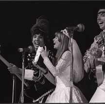 Lee em 1968,  no Festival Internacional  da Canção, vestida de noiva — Foto: Arquivo