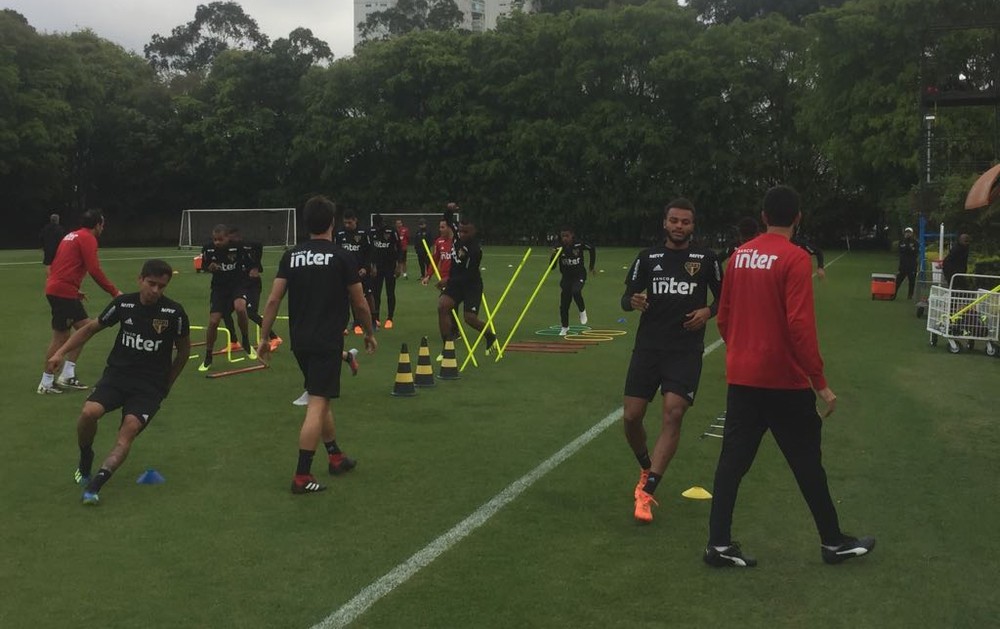  São Paulo retoma treinos com apenas três titulares em campo