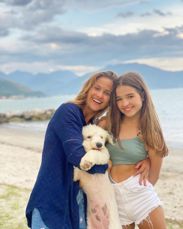 Luiza Valdetaro e a fila, Maria Luiza, hoje com 13 anos (Foto: Reprodução/Instagram)