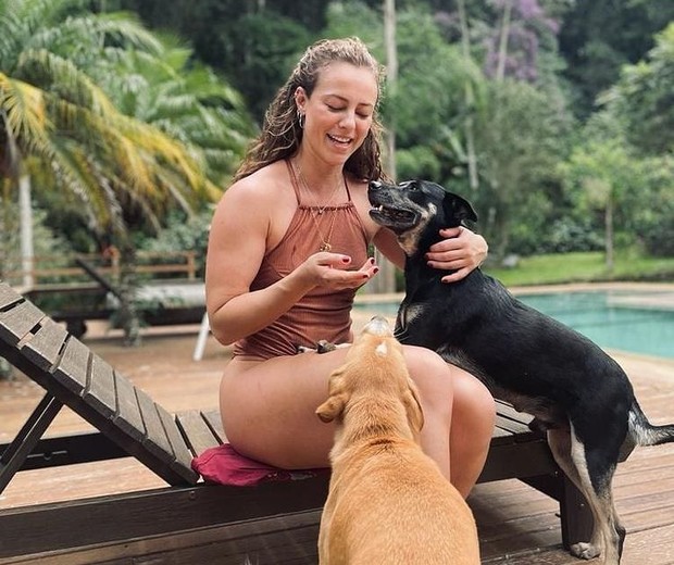 Paolla Oliveira com seus cães de estimação (Foto: Reprodução/Instagram)