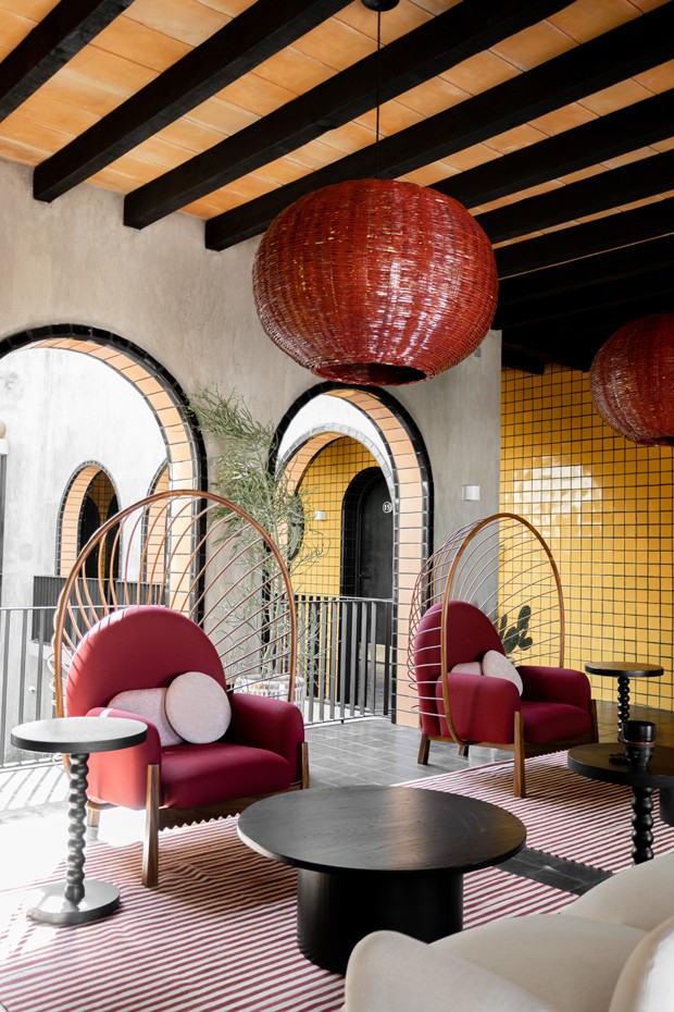 Azulejos de colores y tradición mexicana se encuentran en un hotel boutique – Casa Vogue