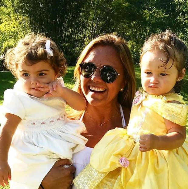 Ana Sang com as netinhas, Maria e Madalena (Foto: Reprodução/Instagram)