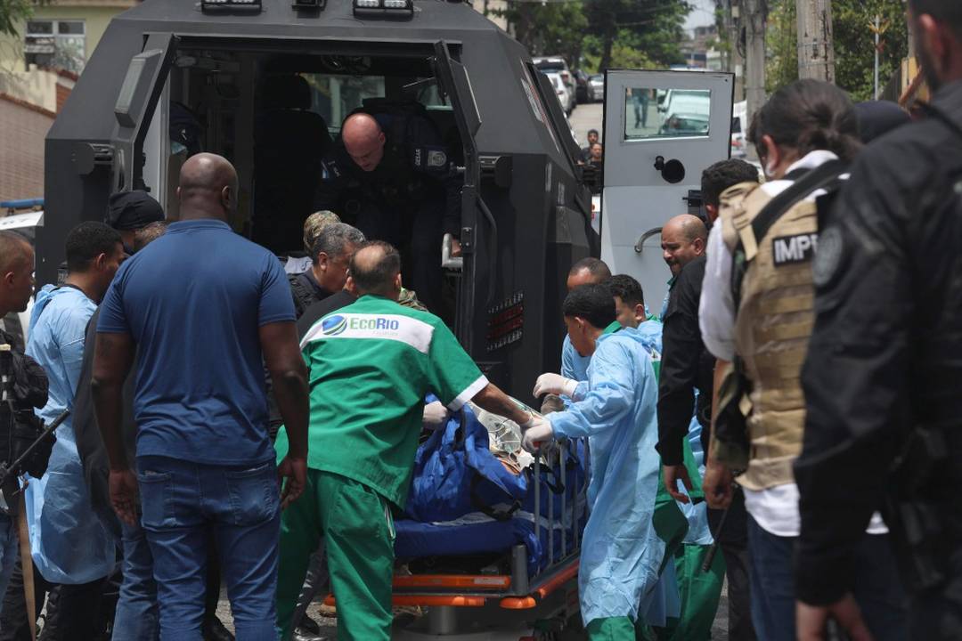 Os feridos estão sendo encaminhados ao Hospital Getúlio Vargas, na Penha, Zona Norte do Rio.