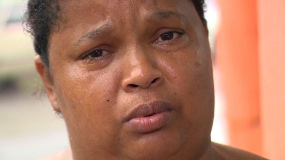 Mulher foi vítima de preconceito ao ficar presa na roleta de ônibus, em Guarapari, ES — Foto: Reprodução/ TV Gazeta
