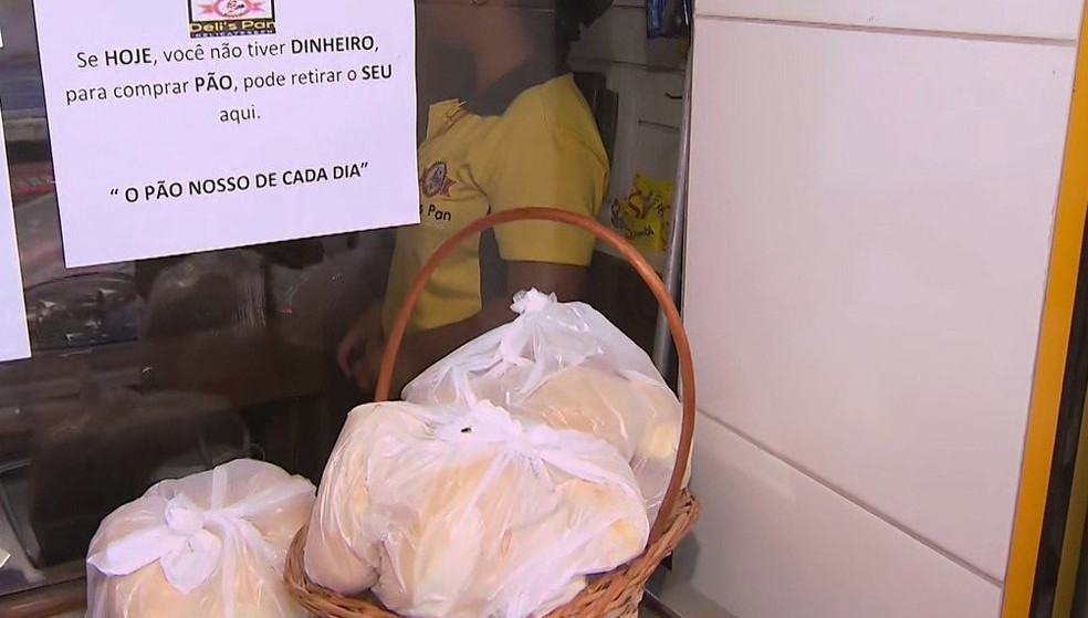 Conheça a padaria no subúrbio ferroviário de Salvador que oferece pães gratuitos para pessoas carentes — Foto: Reprodução/TV Bahia