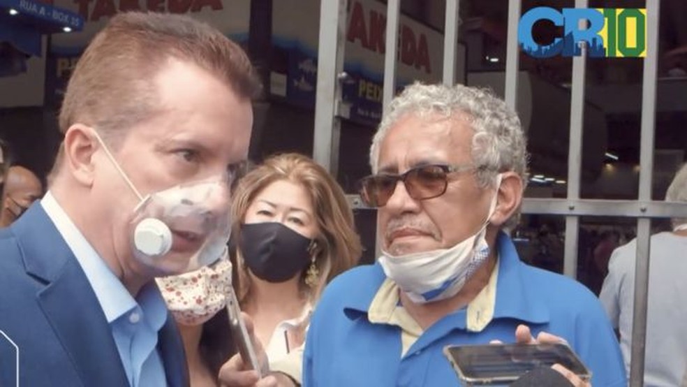 Celso Russomanno em campanha com máscara que não funciona contra o coronavírus, segundo especialistas — Foto: Reprodução/Facebook Celso Russomanno
