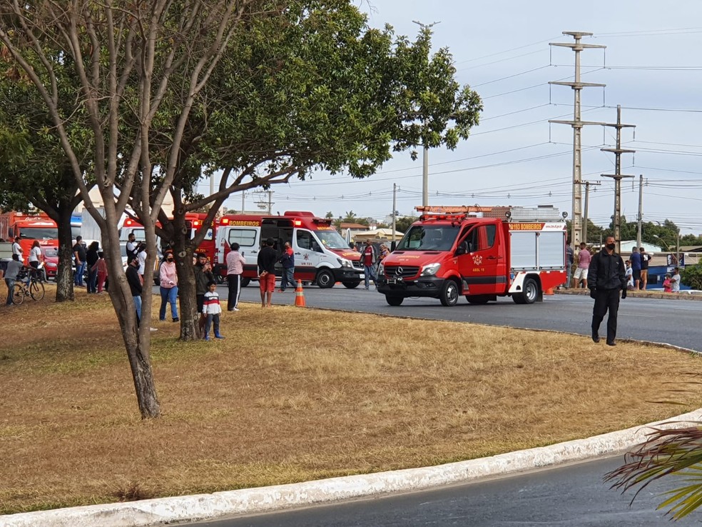 Balão do Riacho Fundo, no DF, onde pedestre de 44 anos morreu após ser atropelado por motocicleta, neste sábado (7) — Foto: Corpo de Bombeiros do DF/ Divulgação