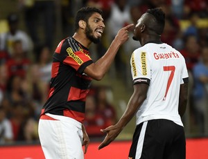 Flamengo x Vasco - discussão Wallace e Riascos (Foto: André Durão) Flamengo x Vasco - discussão Wallace e Riascos (Foto: André Durão)