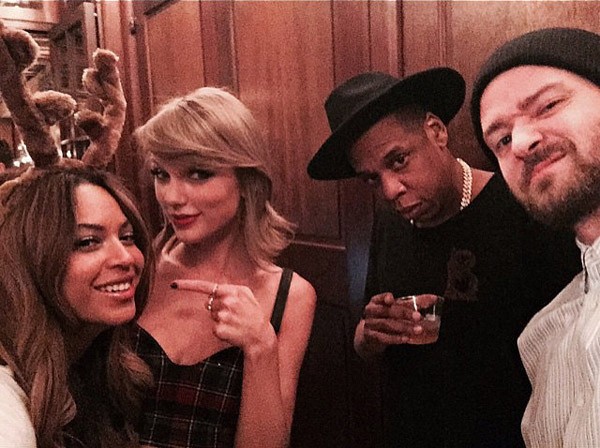 Taylor Swift fez questão de mostrar que fez 25 anos bem acompanhada ao lado de Beyoncé, Jay-Z e Justin Timberlake (Foto: Instagram)