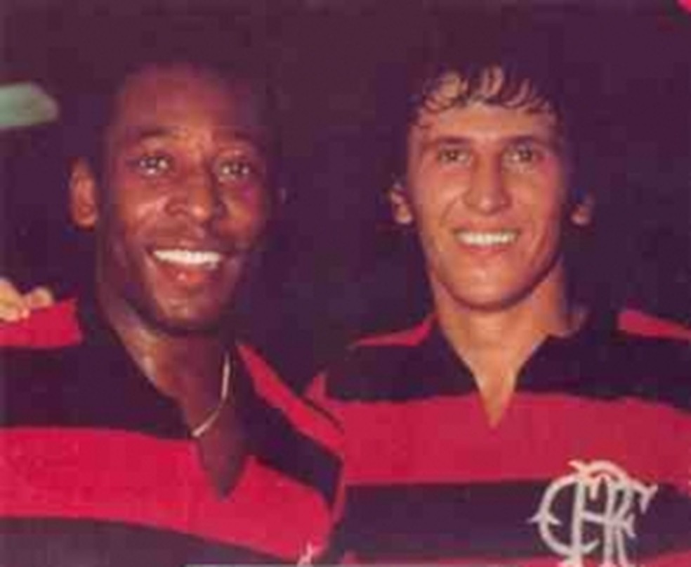 Pelé e Zico com a camisa do Flamengo em 1979 — Foto: Divulgação / Flamengo