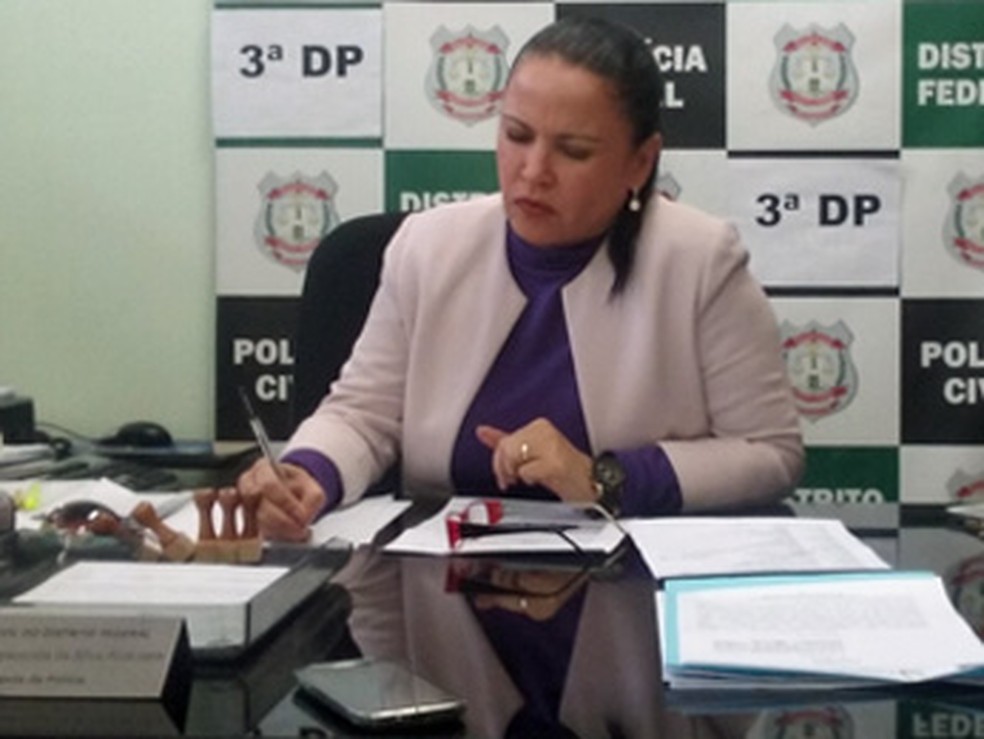 Delegada-chefe da 3ª DP, Claudia Alcântara — Foto: Isabella Formiga/G1