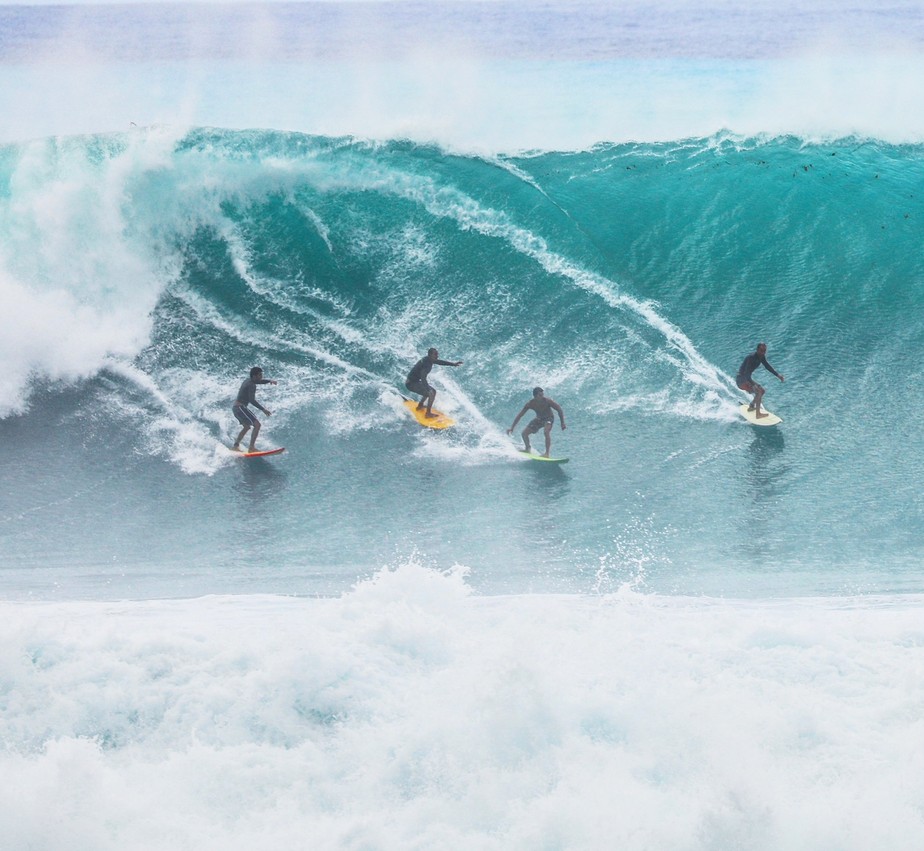 Fernando de Noronha tem fim de semana de Pipeline com ondas de atÃ© 4 metros