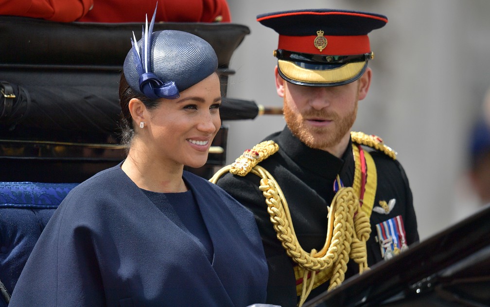 Duquesa de Sussex, Meghan Markle, e o príncipe Harry durante o 'Trooping the Colour' neste sábado (8). — Foto: Daniel Leal-Olivas/AFP