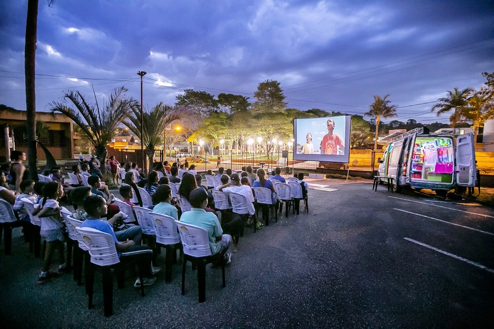 O projeto Cinesolar exibe filmes em São Miguel do Gostoso, Serra do Mel e Areia Branca, no RN — Foto: Murilo Durães/Divulgação