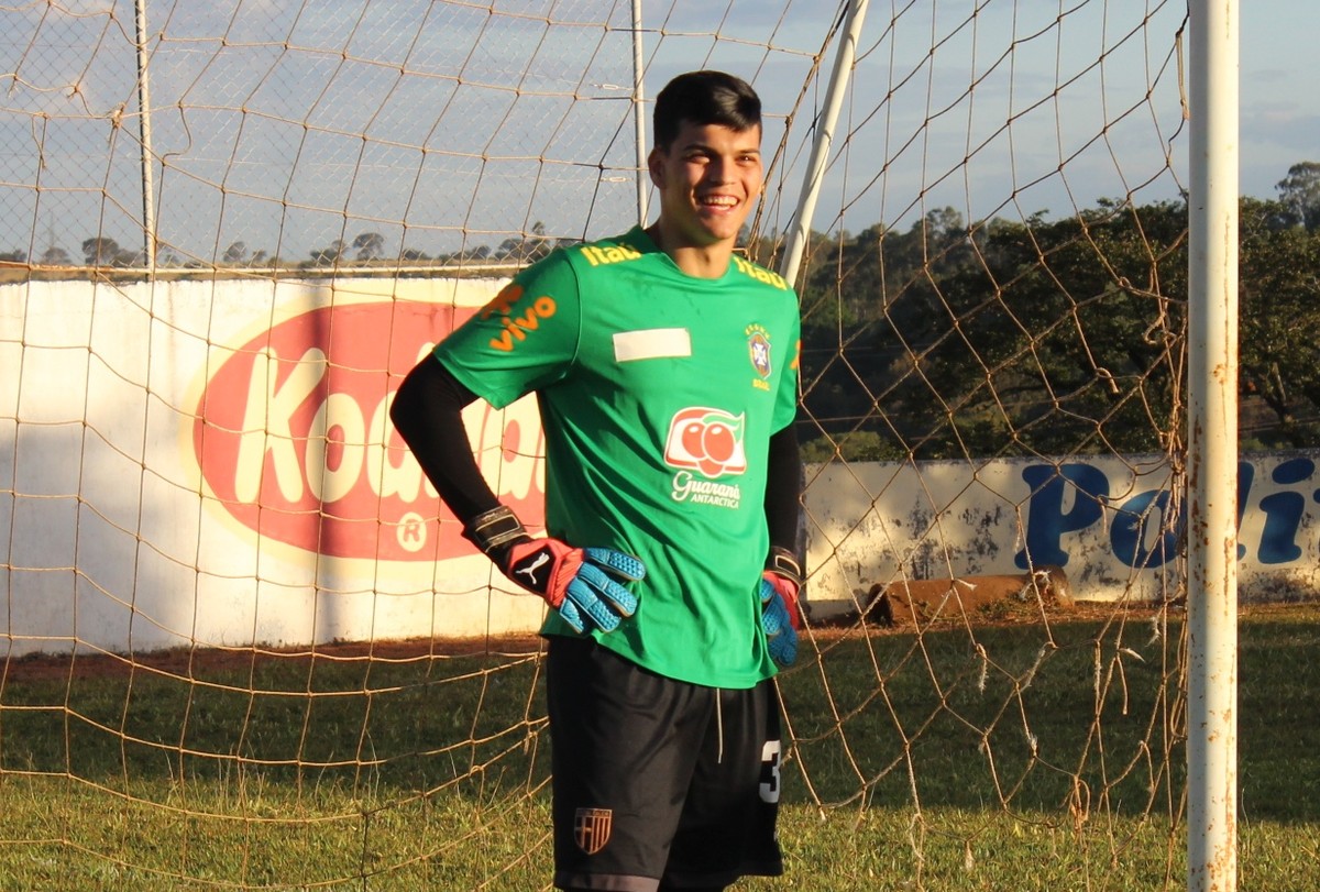 Inter de Milão anuncia Gabriel Brazão, goleiro da seleção ...