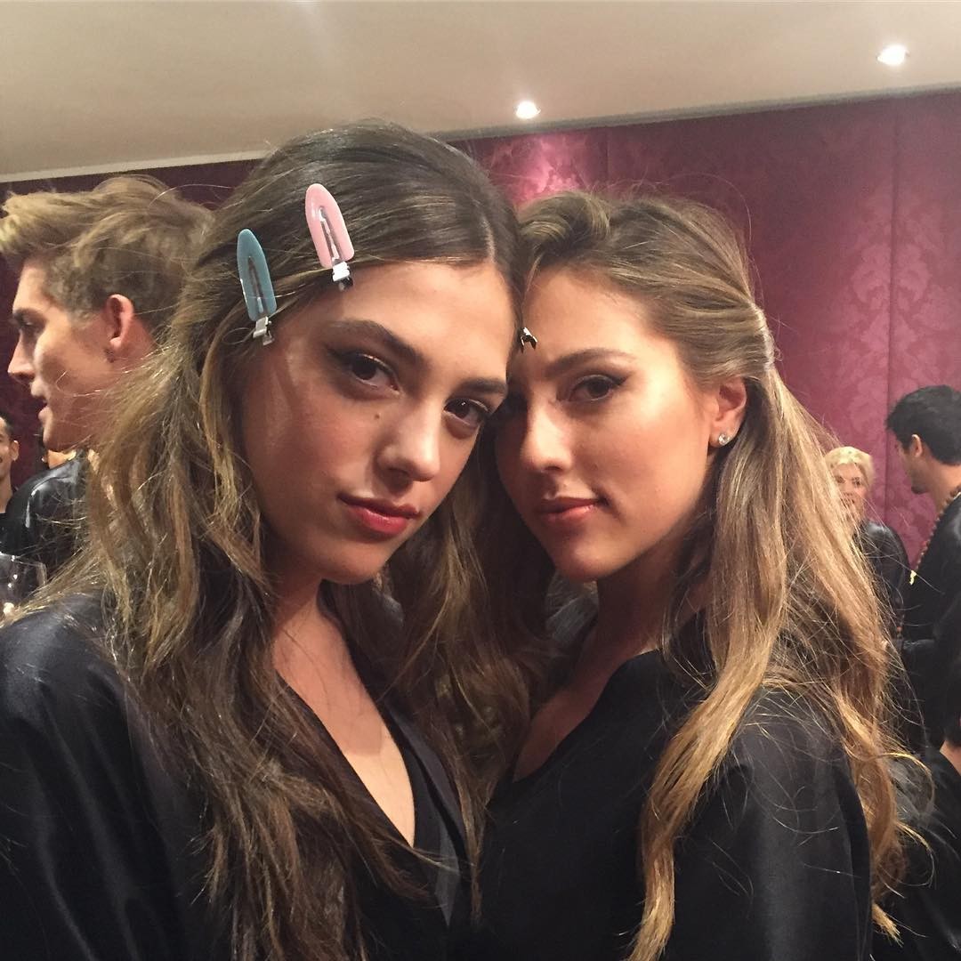 As irmãs Stallone no backstage (Foto: Reprodução/Instagram)