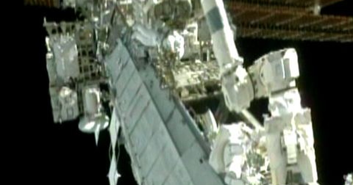 G1 - Astronautas fazem conserto na Estação Espacial Internacional ...