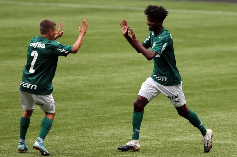 Yago Santos destaque da base estreia com gol