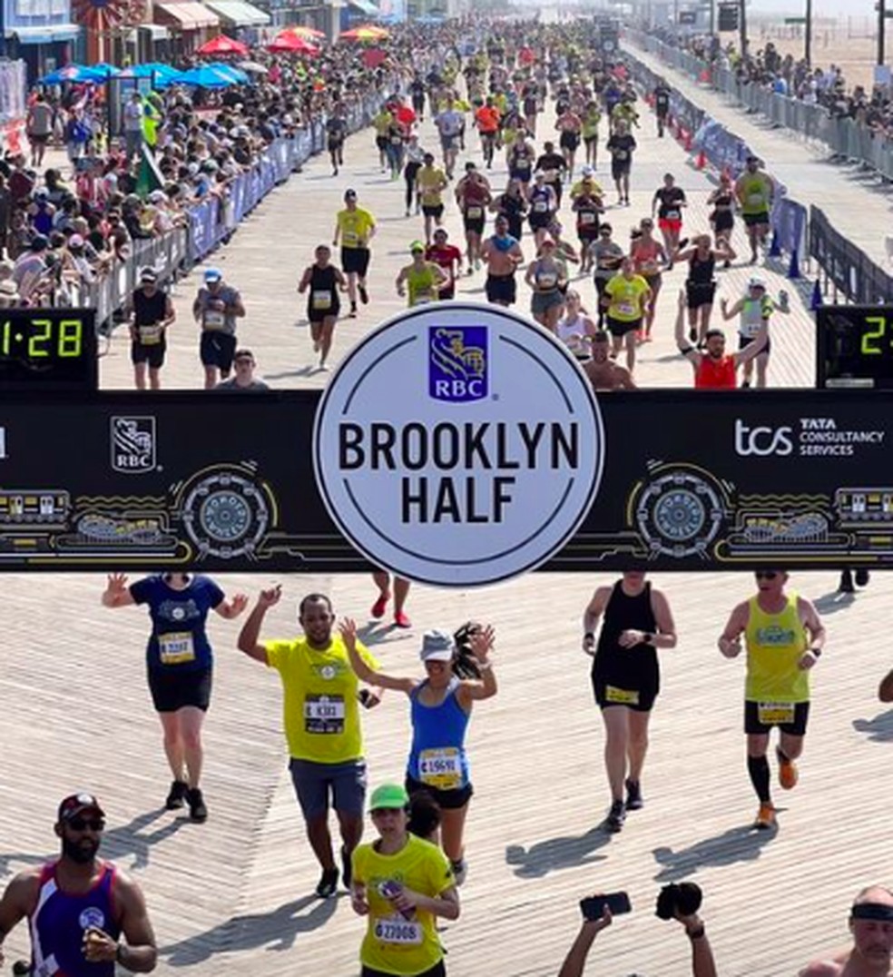 Corredor passou mal e faleceu após terminar o percurso da meia maratona do Brooklyn neste sábado — Foto: Reprodução/Instagram