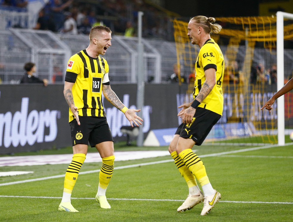 Reus comemora gol com Wolf na vitória do Borussia Dortmund sobre o Hoffenheim — Foto: REUTERS/Thilo Schmuelgen