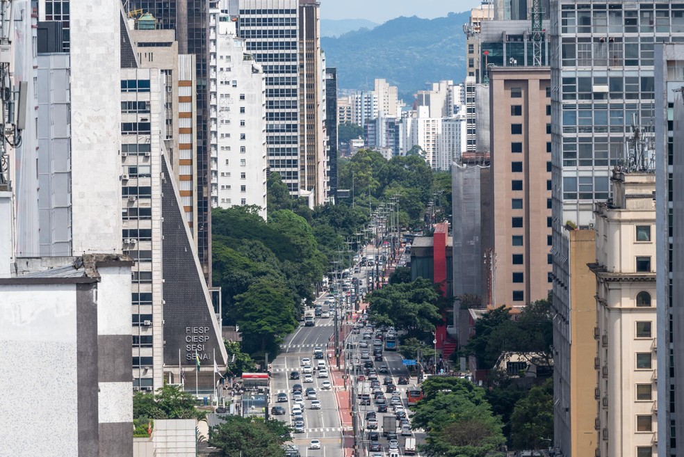 Vista aérea do sol forte na Avenida Paulista em São Paulo (SP), nesta quinta-feira (27) — Foto: ROMEO CAMPOS/FUTURA PRESS/ESTADÃO CONTEÚDO