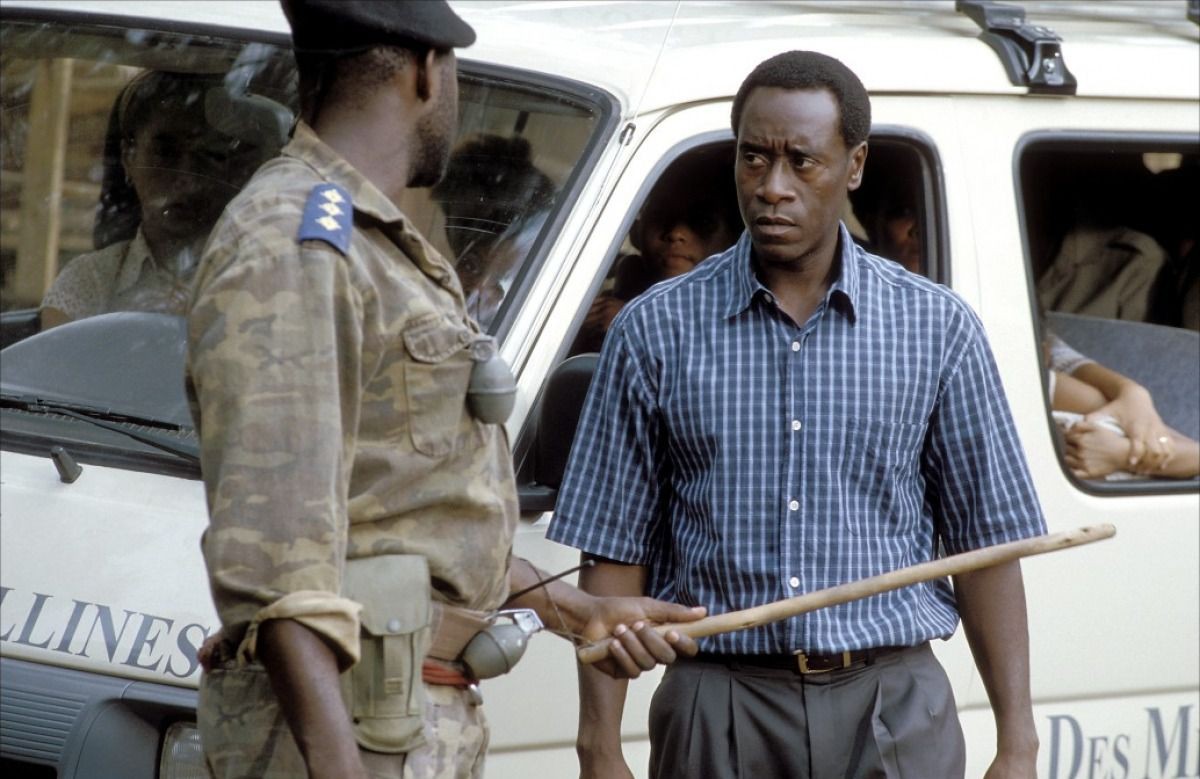 O ator Don Cheadle em cena de Hotel Ruanda (2005) (Foto: Reprodução)