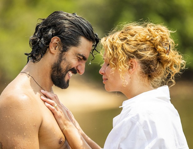 Renato Góes e Bruna Linzmeyer formam par romântico na novela Pantanal (Foto: João Miguel Junior/Globo)