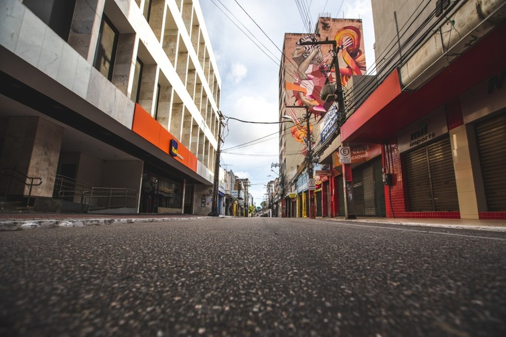 FORTALEZA - Ruas do Centro da capital cearense que rotineiramente são cheias de gente, estiveram sem movimentação em março de 2020  — Foto:  Thiago Gadelha/SVM
