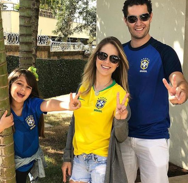 Pedro Leonardo e a família (Foto: Reprodução/Instagram)